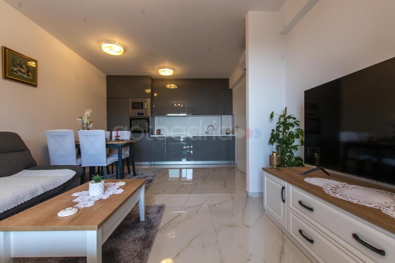 Sea View Apartment Ljiljana Макарска Екстериор снимка
